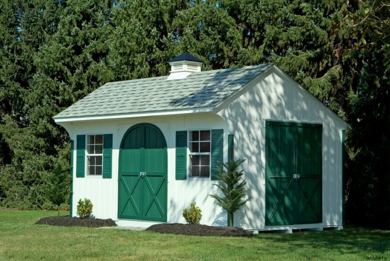 quaker shed with white cupola in Eau Claire Wisconsin
