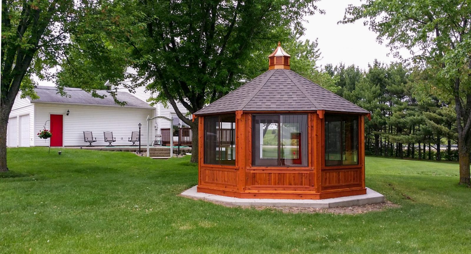 cedar gazebo near little round lake